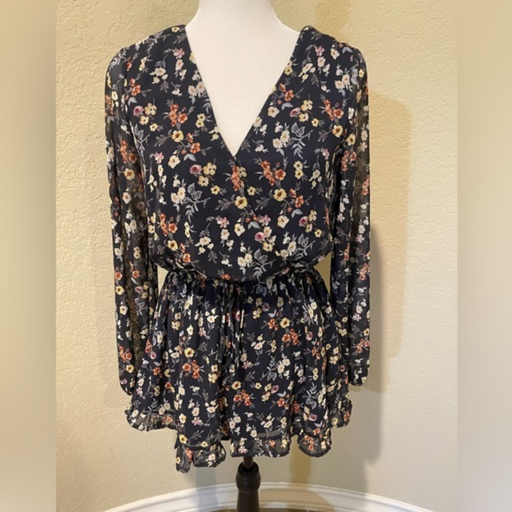 Altar’d State Navy Floral Romper size‎ S